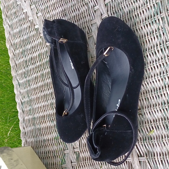 New in Box Velvet Black Flats - Picture 2 of 7